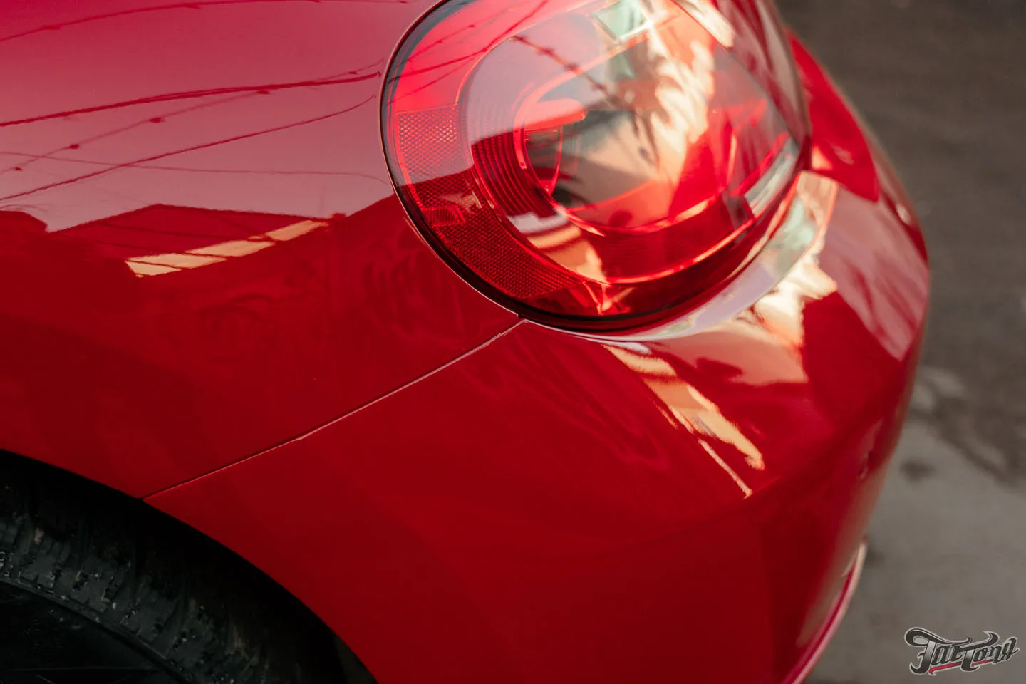 Кузовной ремонт Volkswagen Beetle. Как происходит подбор красного цвета?